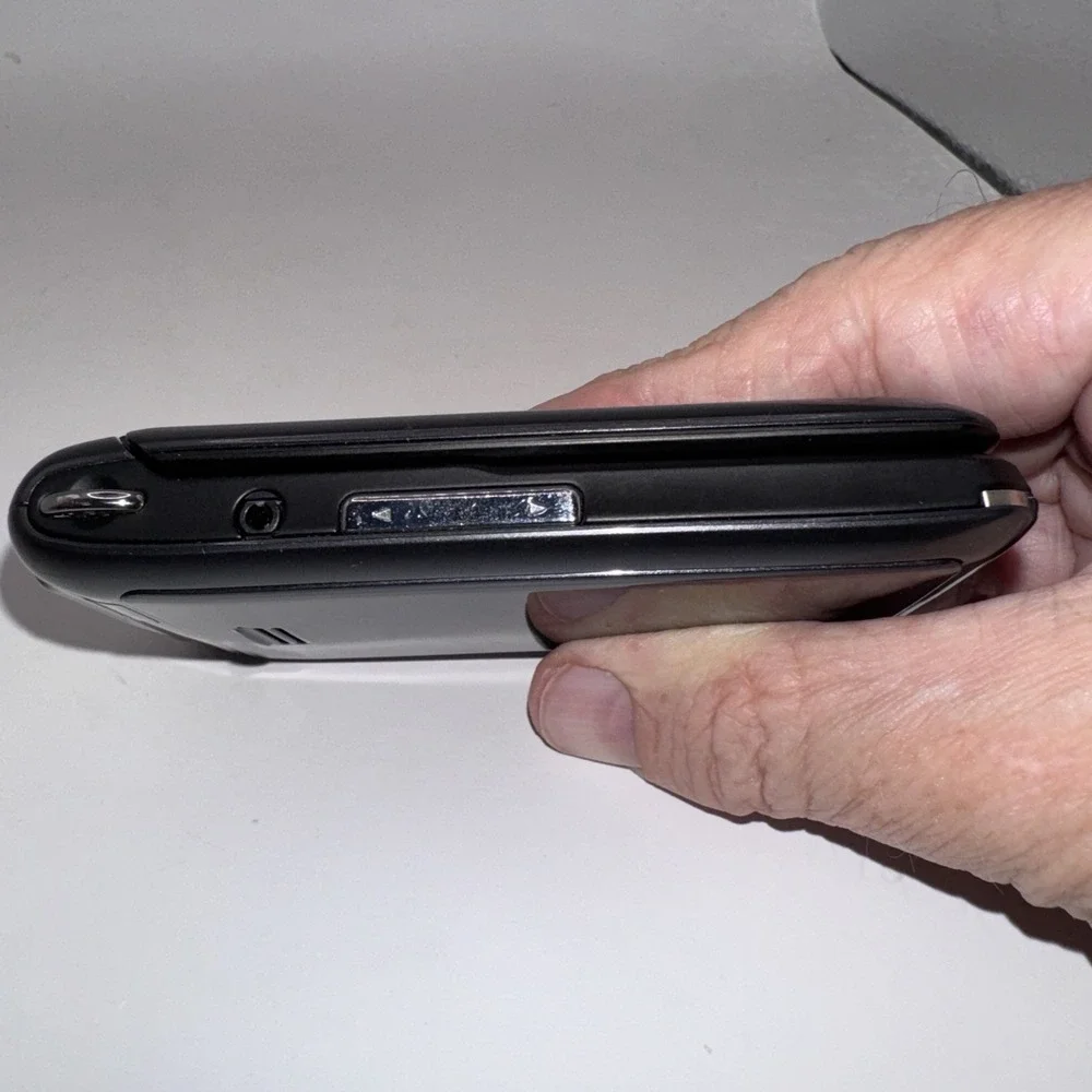 Samsung Verizon Wireless Model: SCH-U320 Flip Cell Phone - Power On‎ /Untested